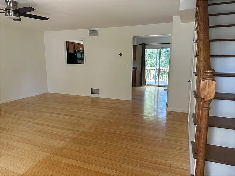 10 Fort Lee Ct — Photo 3