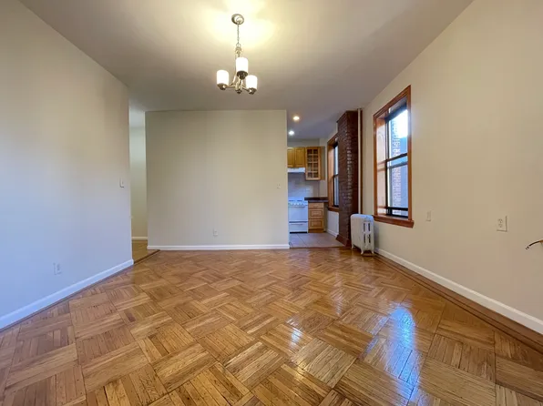 622 Ocean Parkway image 1 of 10