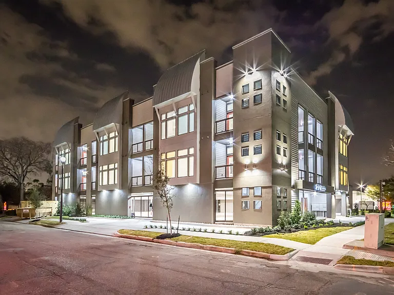 City Place Montrose — Photo 1