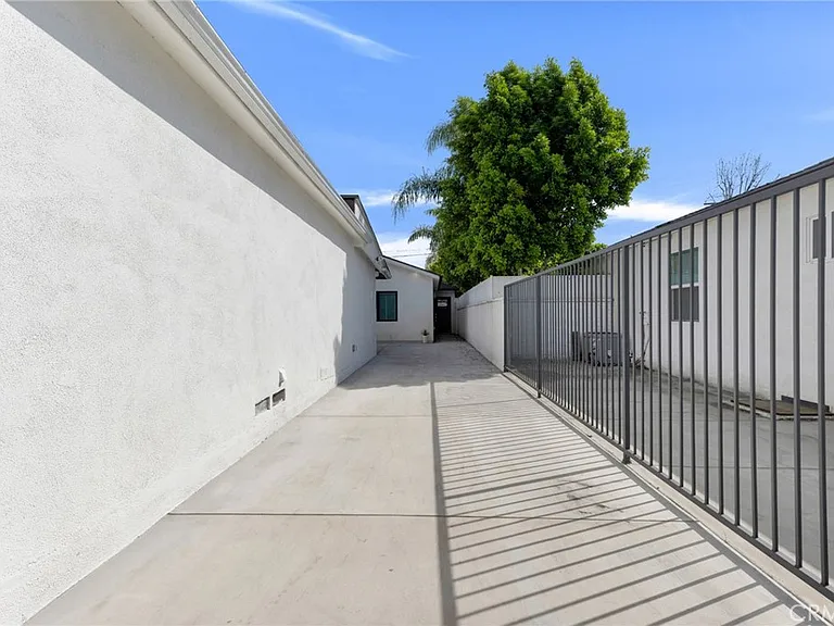 6208 Beeman Ave — Photo 26
