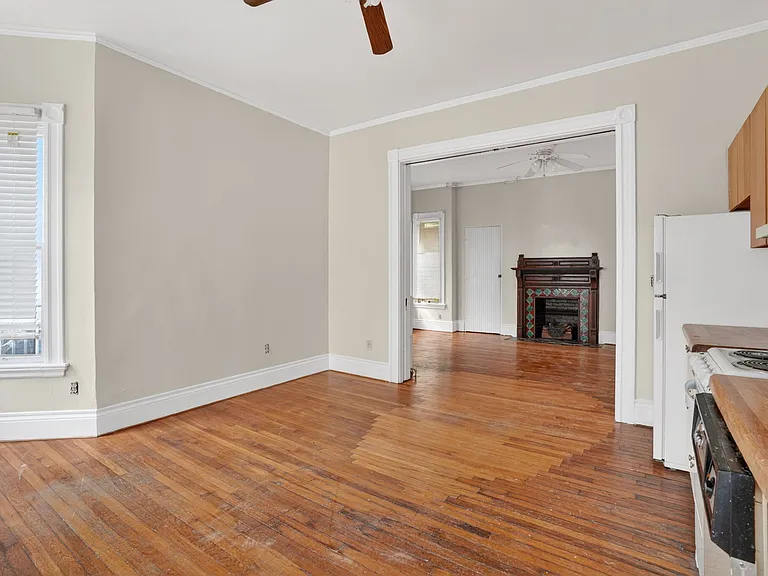 393 Pleasant St #1E — Photo 2