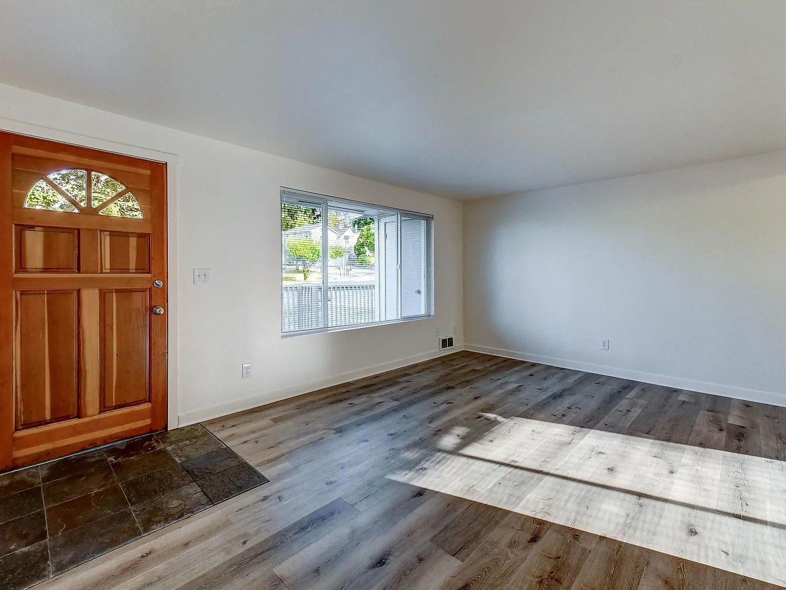4 bed, 1060 sqft, $2,995 — Photo 3