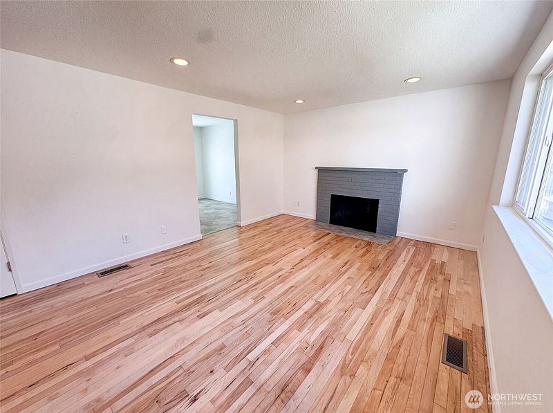 3rd image of 712 141st Street E