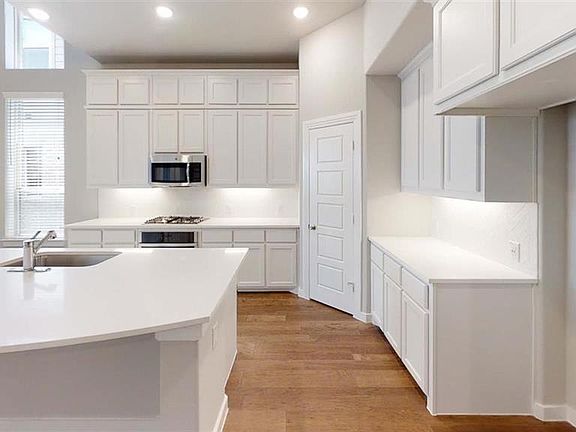 3rd image of 1925 Quail Ln