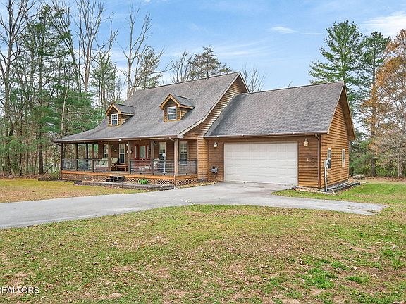 3rd image of 81 Pine Tree Cir