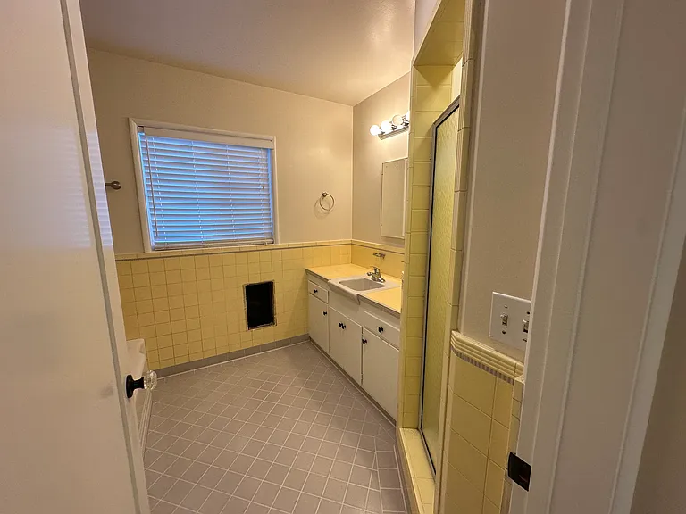 12842 Kling St — Photo 16