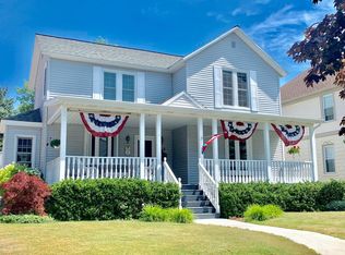 528 Lake Ave, Grand Haven, MI 49417