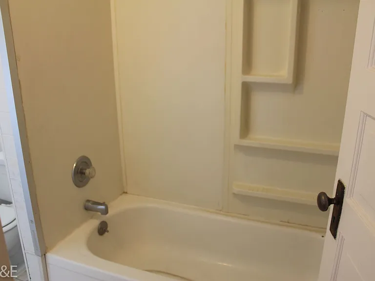 281 N 700 W — Photo 6