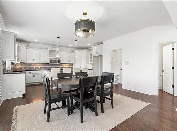 5th image of 804 Creekmoor Pond Ln