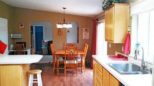 3rd image of 608 W Whitman Dr