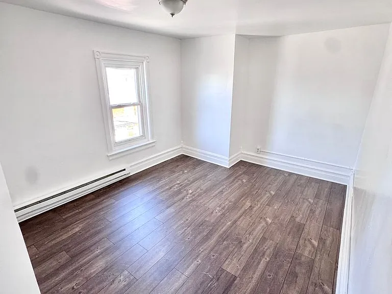 535 W Tilghman St — Photo 27