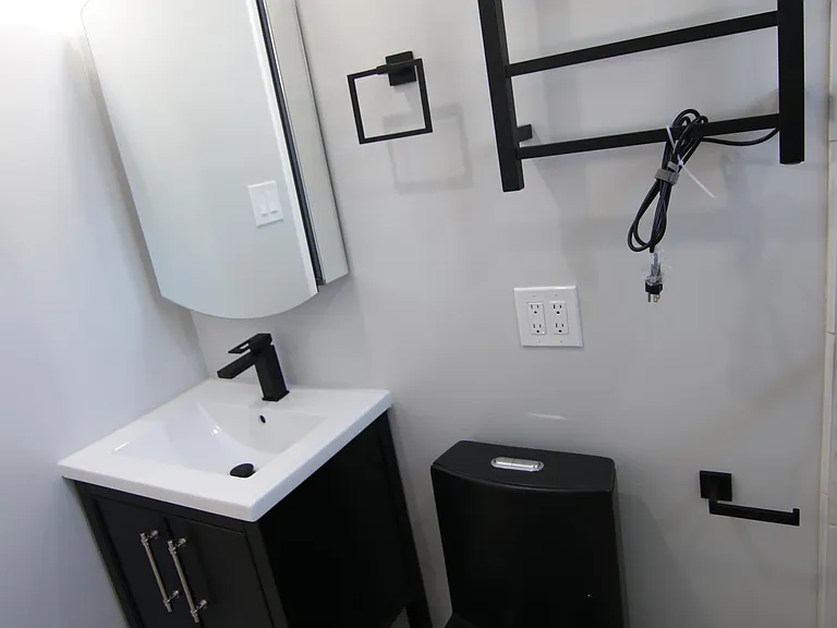 120 Roswell Ave #12 — Photo 23