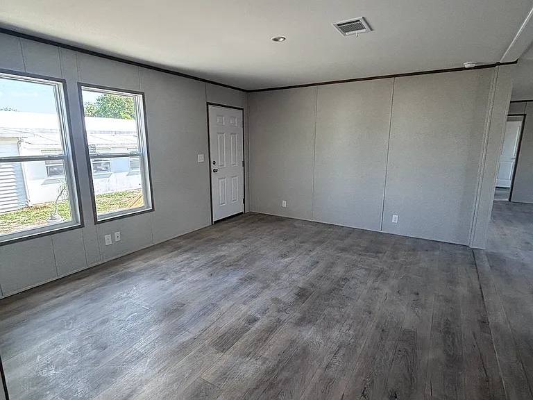 7480 SE Eagle Ave — Photo 6