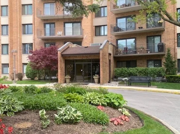601 Lake Hinsdale Dr APT 104, Willowbrook, IL 60527