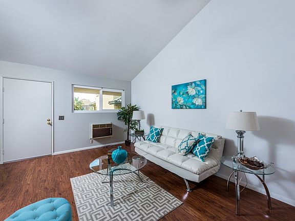 3rd image of 4032 Centre St #4