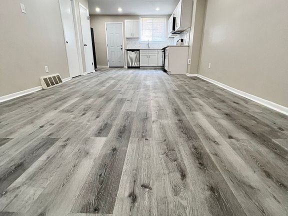 5th image of 108 N Sickels St