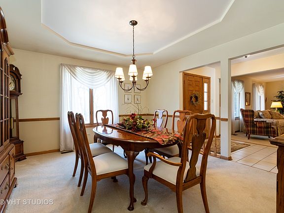 5th image of 326 Holbrook Cir