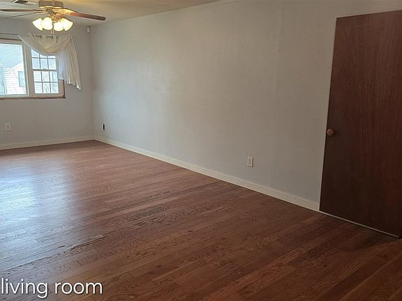 4th image of 1921 NW Oak Ave