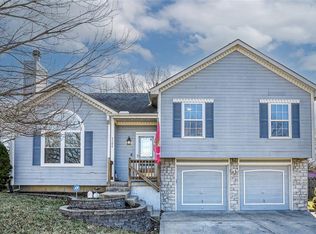 3104 SW Shadow Brook Dr, Blue Springs, MO 64015