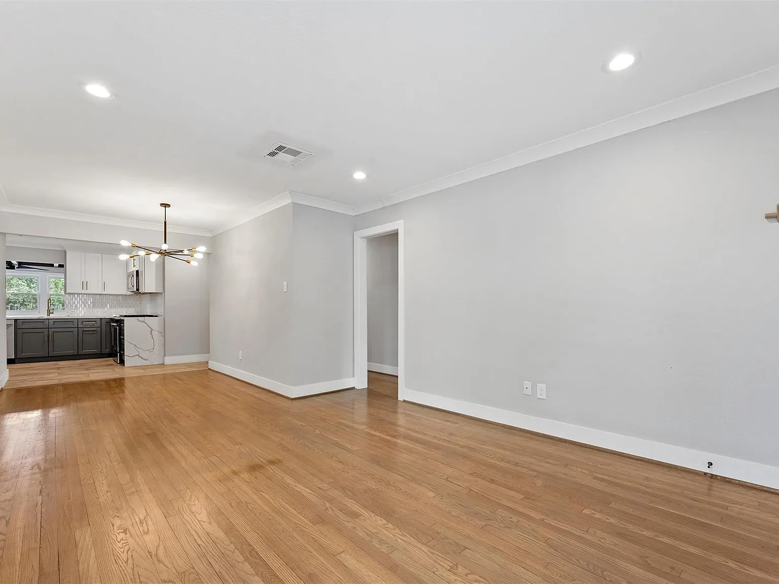 3 bed, 2.0 bath, 1480 sqft, $3,700 — Photo 2