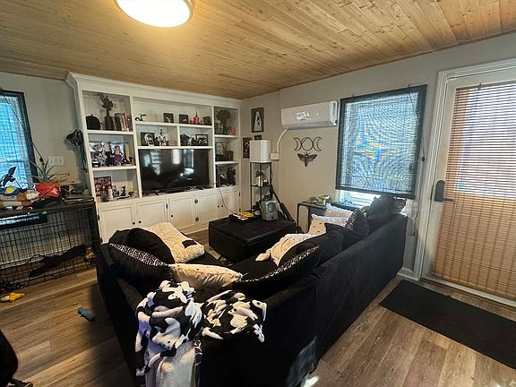 5th image of 511 Bank St