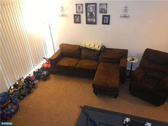 5th image of 100 E Glenolden Ave APT S10