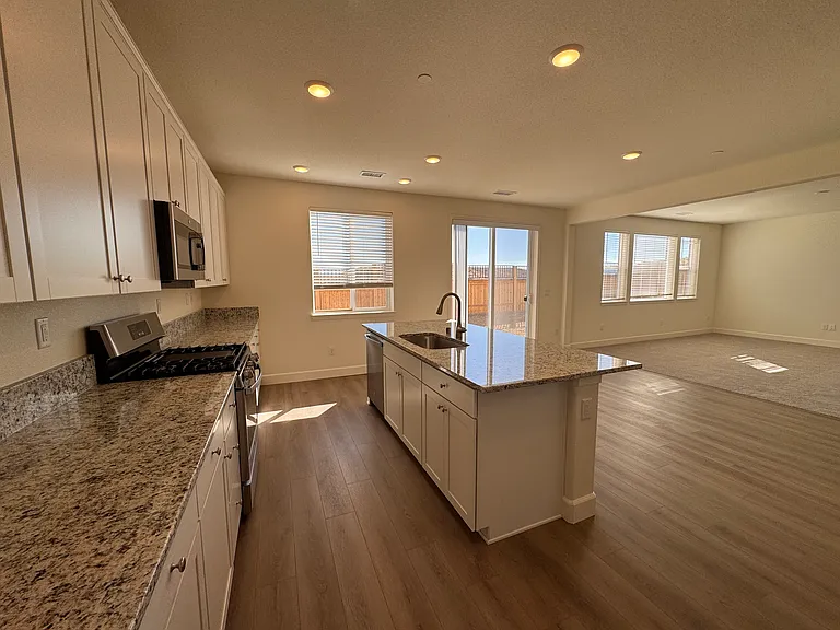 6792 Pilot Peak Ct — Photo 4