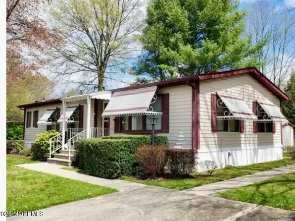 9 Greenway Trail, Cream Ridge, NJ 08514