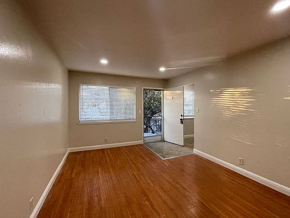 3rd image of 3711 Underwood Dr APT 4