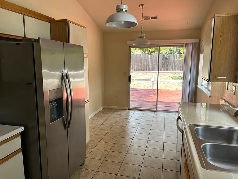 536 Longridge Dr — Photo 5
