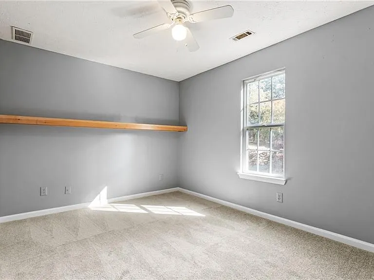 405 Christopher Ln — Photo 11