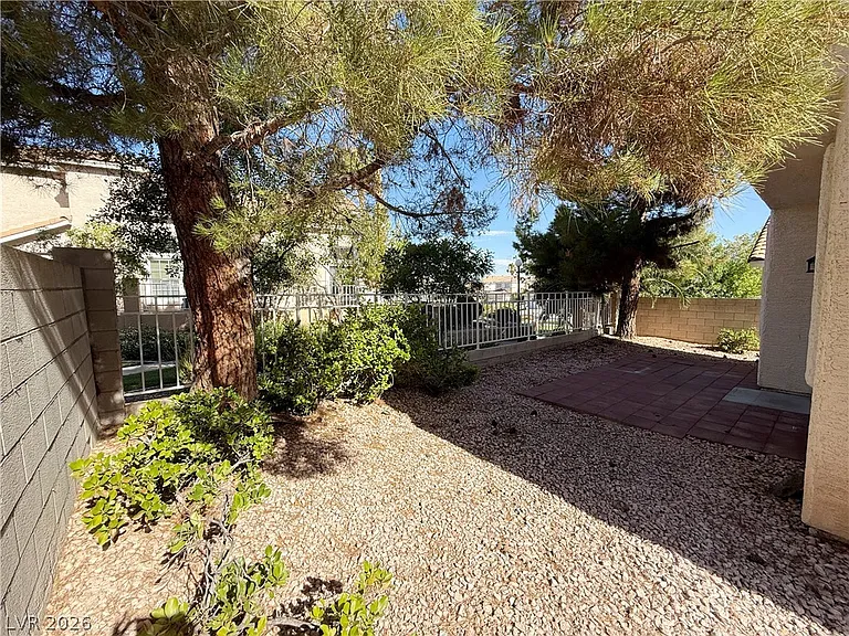 2185 Polynesia Cir — Photo 36