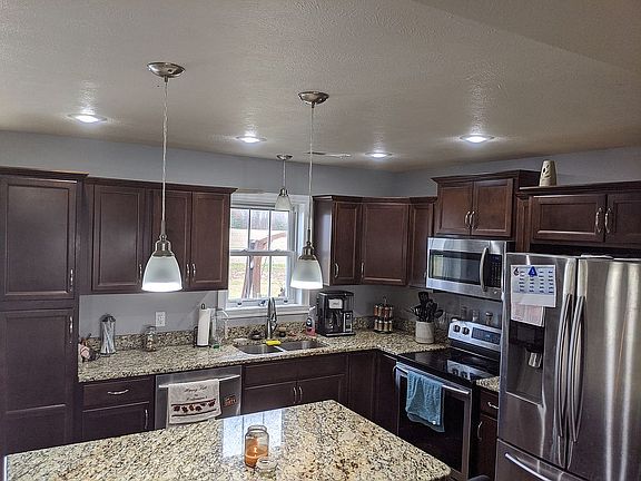 3rd image of 1392 Thornhill Dr