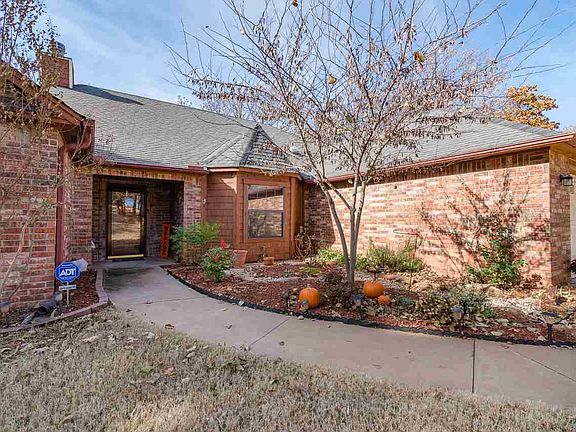 3rd image of 1808 Hidden Oaks Dr