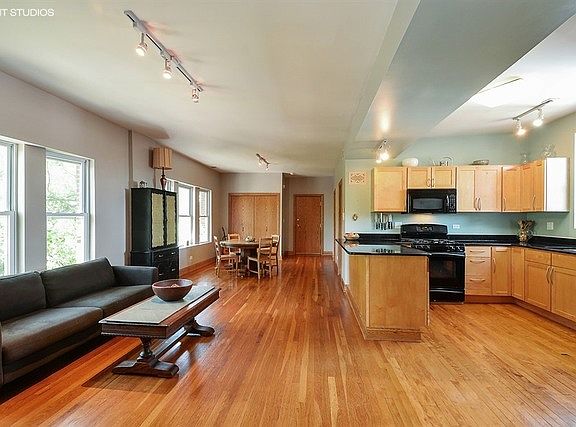 3rd image of 3250 W Cullom Ave #3N
