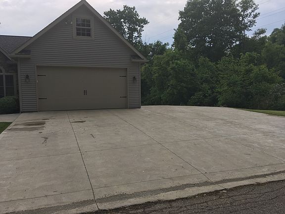 Extra Large Driveway!