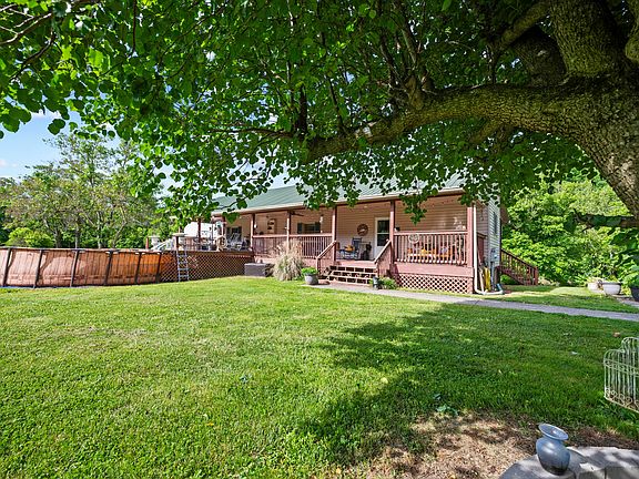 3rd image of 3516 River Dr