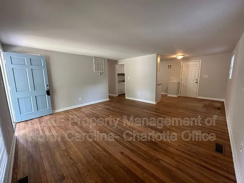 908 Chatham Ln