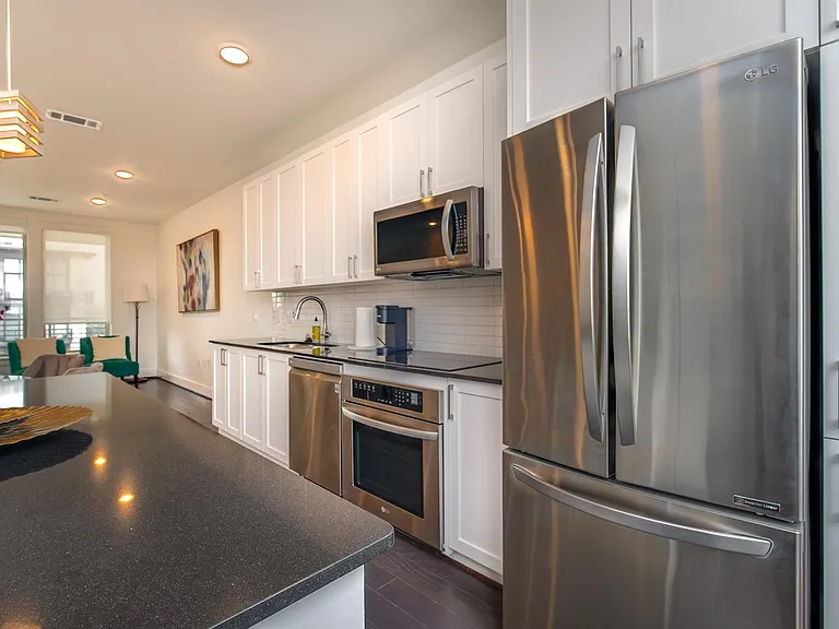 4819 Caroline St #308 — Photo 21