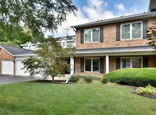 653 Dana Ct APT A, Naperville, IL 60563