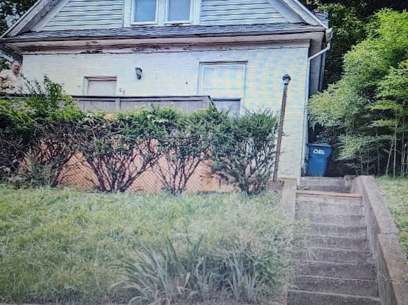 67 Grosvenor St, Athens, OH 45701