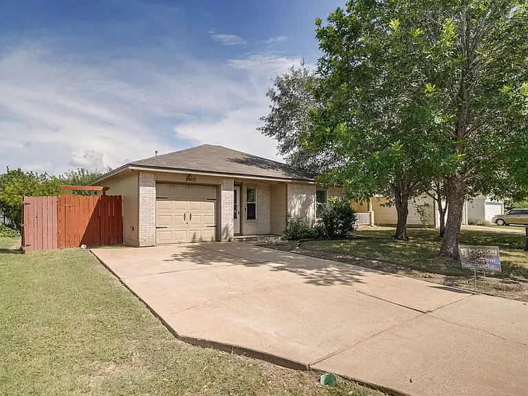 8405 Winter Haven Rd — Photo 2
