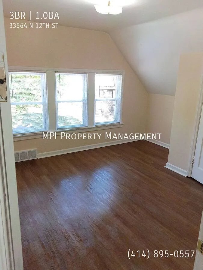 3356A N. 12th Street, Milwaukee - 3 Bedroom Upper Duplex — Photo 2
