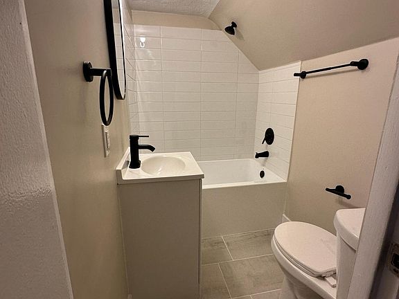 3rd image of 5956 Phillips Ave Floor 3