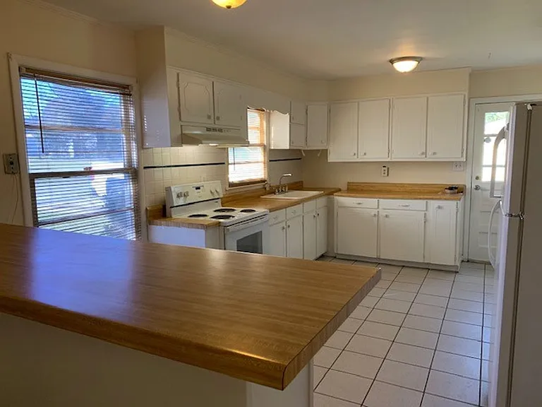 213 Herbert St — Photo 10