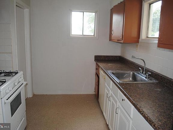 2nd image of 6600 Laurelton Ave