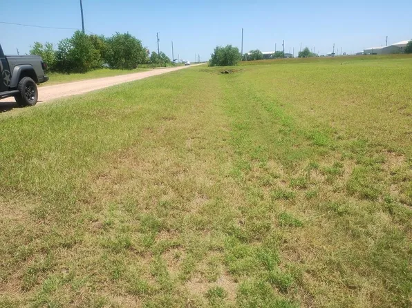 25 Angel Fish Dr, Palacios, TX 77465