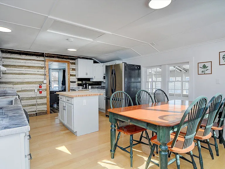138 Lang St — Photo 16