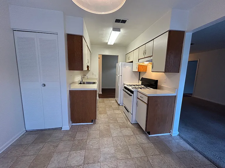 Princeton Circle West Apartments — Photo 25