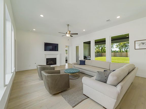 4th image of 9510 Plaza Terrace Dr